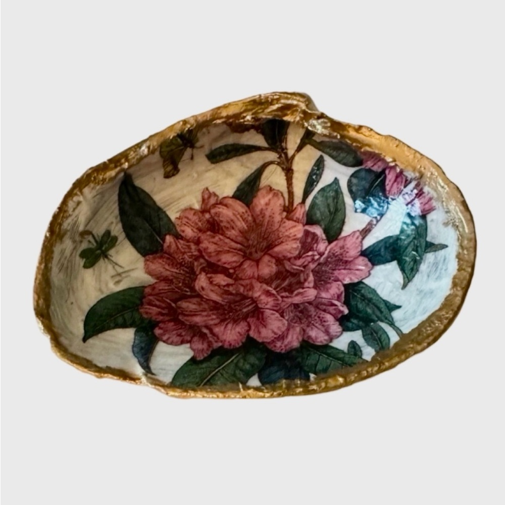 Decoupage Flower on a clam shell